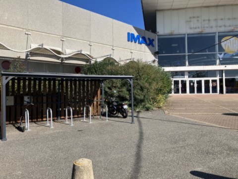 Station solaire recharge vélo trottinette